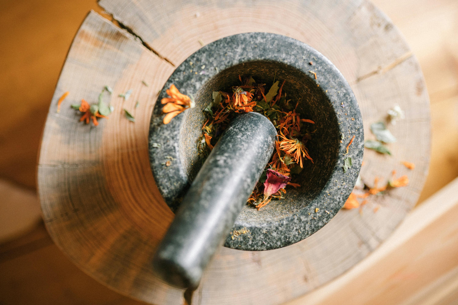 Motar-and-pestle-with-flowers